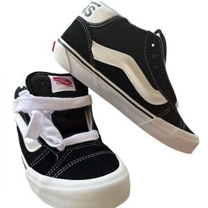 NWT Vans Knu Mid Black and White Sneakers Size 7.5